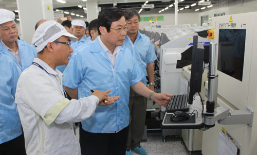 Bộ trưởng Bộ Thông tin và Truyền thông thăm và làm việc tại Công ty điện tử Samsung Thái Nguyên 