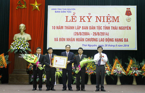 Ban Dân tộc tỉnh đón nhận Huân chương Lao động hạng Ba 