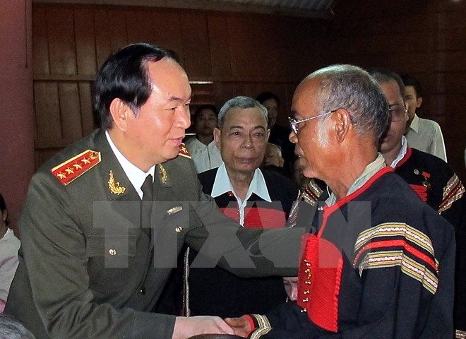 Bộ trưởng Công an tặng quà Tết cho đồng bào nghèo Đắk Lắk 