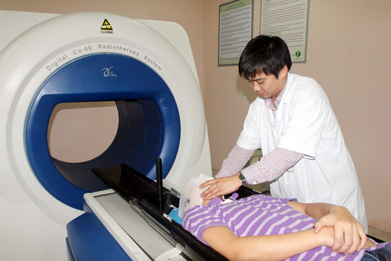 Bác sĩ phẫu thuật không dao kéo 