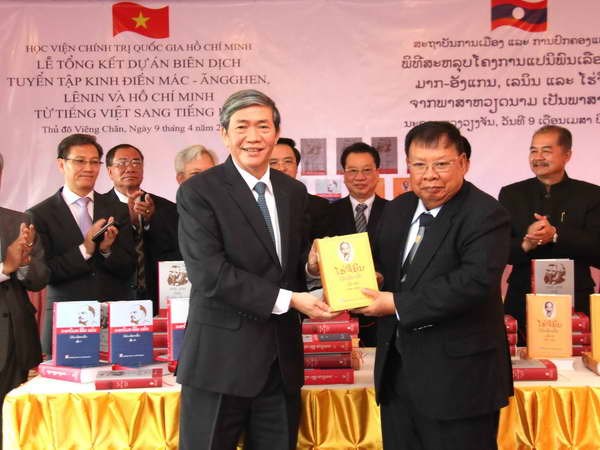 Bàn giao cho Lào các tác phẩm của các nhà tư tưởng lớn