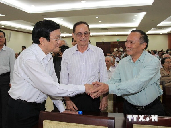 Chủ tịch nước đề nghị cử tri chủ động phát hiện tham nhũng