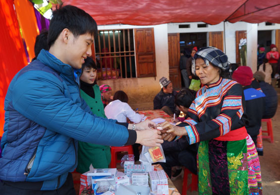 Chương trình Tình nguyện mùa đông và tặng quà hộ nghèo 
