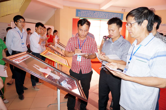 Cuộc thi ảnh “Hồ Chí Minh những chặng đường lịch sử” 