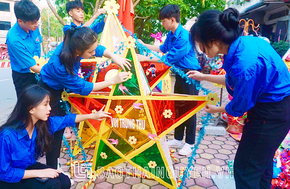 Sẵn sàng để trẻ vui Tết trông trăng