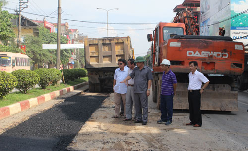 Cần đẩy nhanh tiến độ, bảo đảm chất lượng các công trình 
