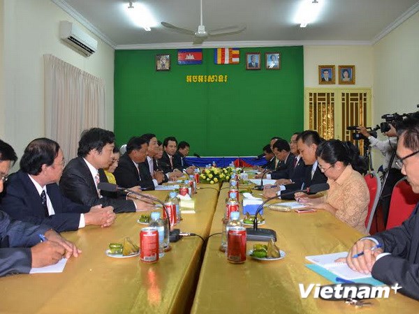 Đoàn Ủy ban Dân tộc Việt Nam thăm và làm việc tại Campuchia