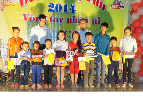Đêm Trung thu Vòng tay nhân ái 