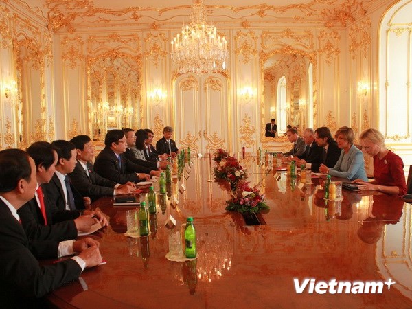 Đoàn đại biểu cấp cao Quốc hội Việt Nam làm việc tại Slovakia
