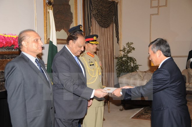 Đại sứ Việt Nam trình thư ủy nhiệm lên Tổng thống Pakistan 