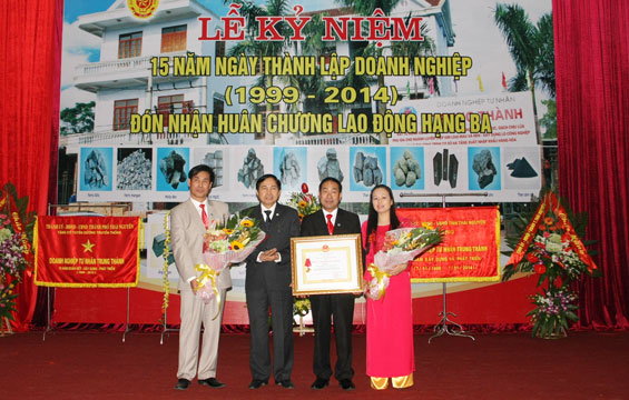 Doanh nghiệp Tư nhân Trung Thành: Đón nhận Huân chương Lao động hạng Ba 