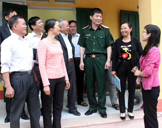 Đoàn đại biểu Quốc hội tỉnh tiếp xúc cử tri trước Kỳ họp thứ 9 