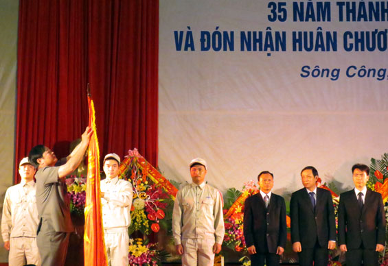 Công ty TNHH Nhà nước MTV Diesel Sông Công: Đón nhận Huân chương Lao động hạng Nhất 