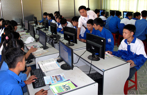 Đóng góp ý kiến vào Dự thảo Báo cáo Chính trị trình tại Đại hội Đảng bộ tỉnh lần thứ XIX Đổi mới giáo dục và đào tạo phải trên cơ sở kế thừa, phát triển