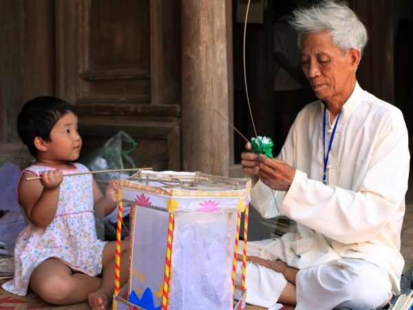 “Rước Trăng chơi phố”: Tái hiện Tết Trung thu truyền thống