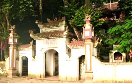 Đền Đuổm, núi Đuổm