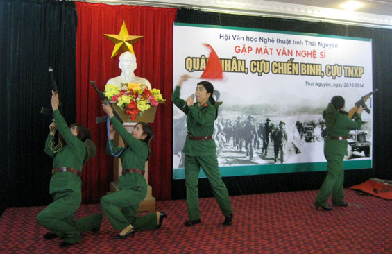 Gặp mặt văn nghệ sĩ là quân nhân, cựu chiến binh, cựu thanh niên xung phong 