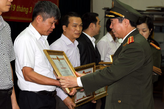 Giữ vững thế trận an ninh nhân dân 
