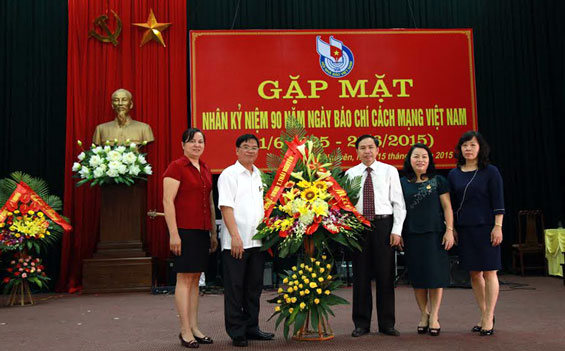 Gặp mặt nhân 90 năm Ngày Báo chí cách mạng Việt Nam 