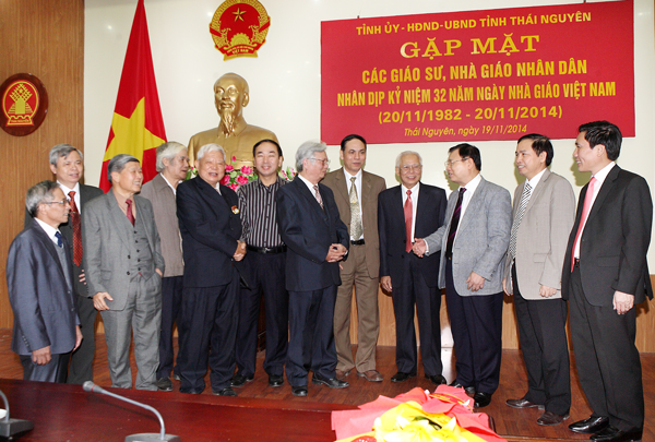 Gặp mặt các Giáo sư và Nhà giáo Nhân dân của tỉnh nhân Ngày Nhà giáo Việt Nam 