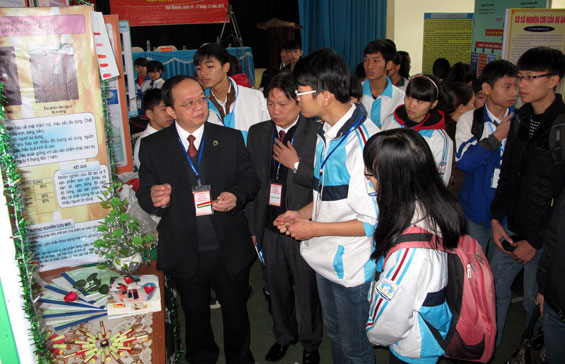 Giúp học sinh làm quen với nghiên cứu khoa học 