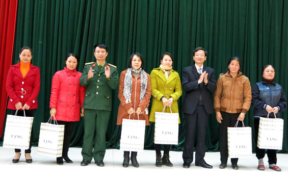 Gặp mặt thân nhân các chiến sĩ đang công tác tại vùng biên giới, hải đảo 