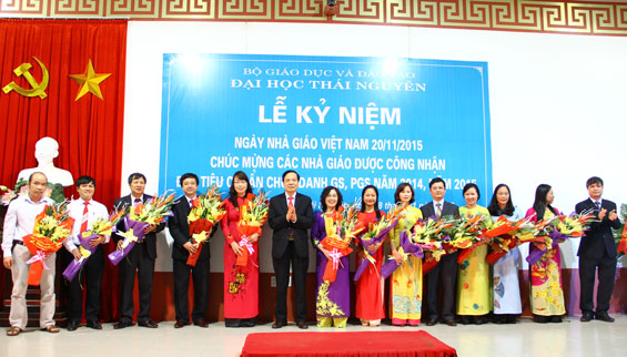 Tôn vinh các nhà giáo được công nhận Giáo sư, Phó Giáo sư và điển hình lao động tiên tiến