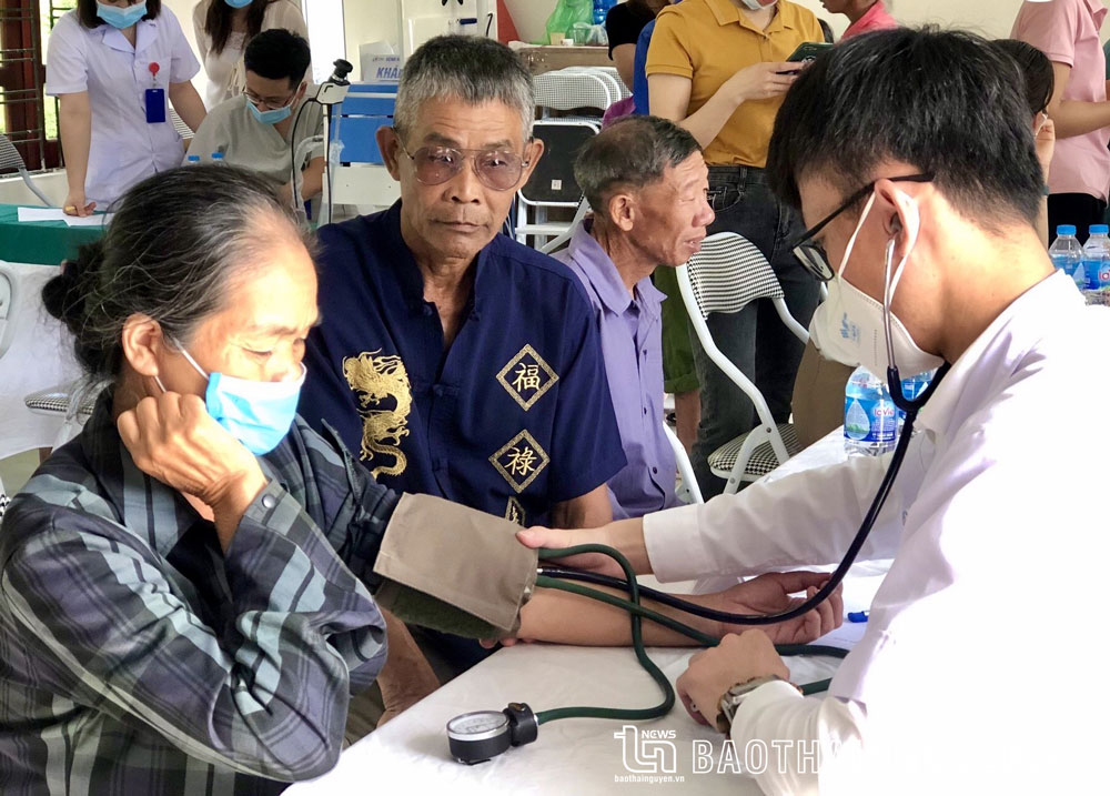 Hạn chế ảnh hưởng của bệnh mạn tính đến sức khỏe người cao tuổi