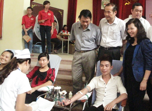 Hiến máu tình nguyện vì sức khoẻ cộng đồng 