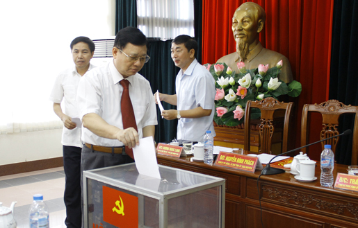 Hội nghị Ban Chấp hành Đảng bộ tỉnh:  Đồng chí Vũ Hồng Bắc, Chủ tịch HĐND tỉnh được bầu giữ chức Phó Bí thư Tỉnh ủy 