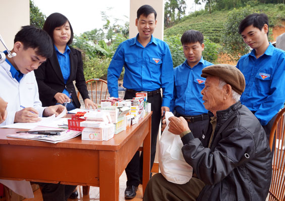  Khám bệnh và cấp thuốc miễn phí cho người cao tuổi 