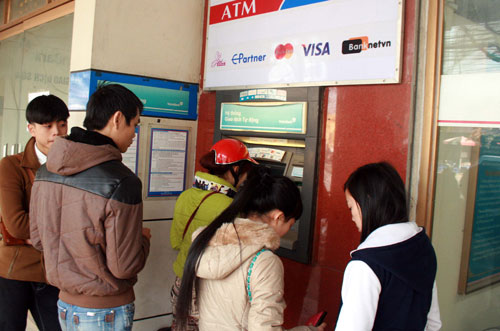 Không để hết tiền tại các cây ATM trong dịp Tết 