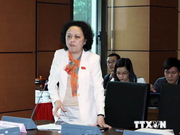Lộ trình tăng thuế cần gắn chặt với giải pháp chống buôn lậu