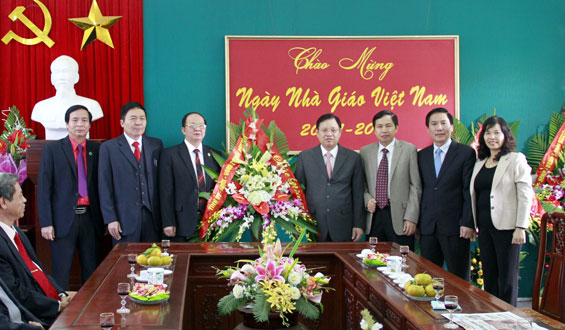 Lãnh đạo tỉnh chúc mừng các cơ sở giáo dục nhân Ngày Nhà giáo Việt Nam 