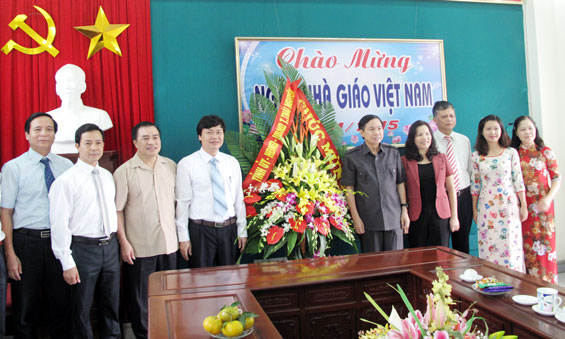 Lãnh đạo tỉnh chúc mừng các cơ sở giáo dục nhân ngày nhà giáo Việt Nam 20-11
