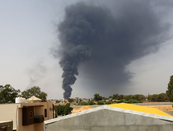 Libya: Đám cháy khổng lồ lan sang bồn chứa dầu thứ hai