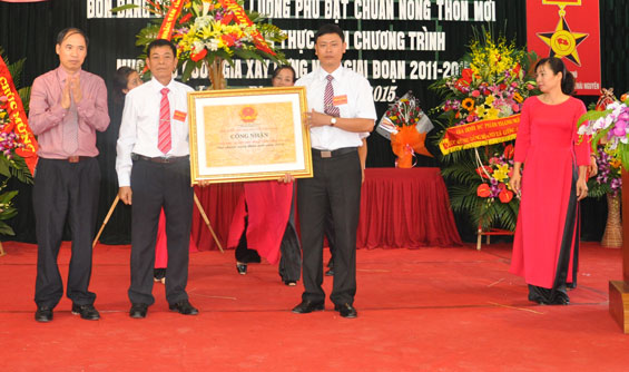 Xã Lương Phú (Phú Bình) đón Bằng công nhận đạt chuẩn nông thôn mới