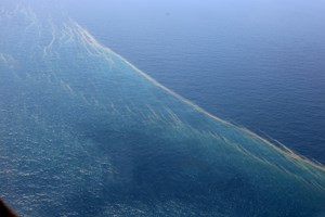 Malaysia nói vệt dầu loang không phải của máy bay mất tích