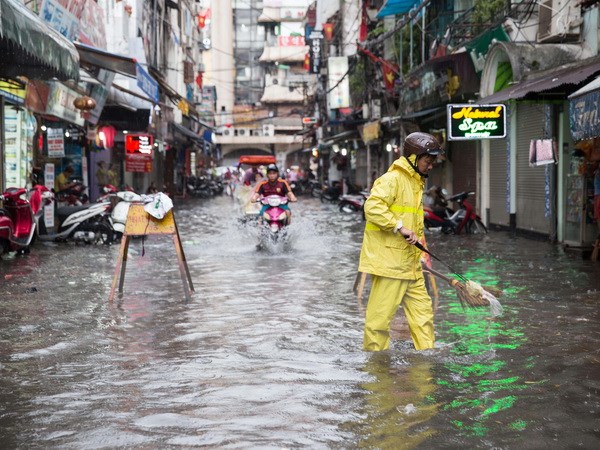 Xoáy thấp quay trở lại gây mưa diện rộng cho Bắc Bộ và Bắc Trung Bộ