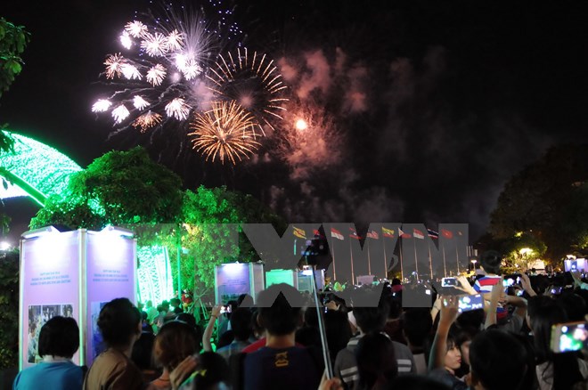 Thành phố Hồ Chí Minh tràn đầy khí thế bước vào Năm mới 2016
