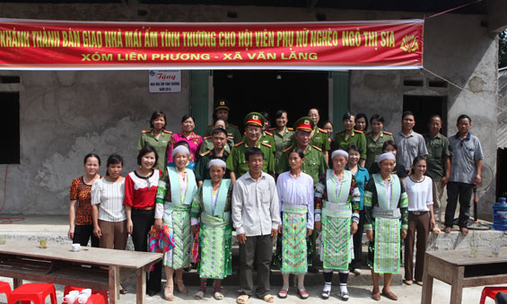 Bàn giao Nhà mái ấm tình thương 