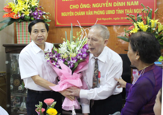 Trao tặng Huân chương Lao động hạng Ba 