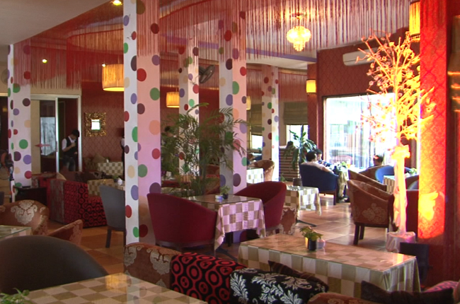 Cafe, cơm văn phòng, karaoke OPERA