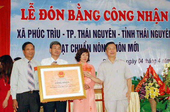 Phúc Trìu đón Bằng công nhận xã đạt chuẩn Nông thôn mới 