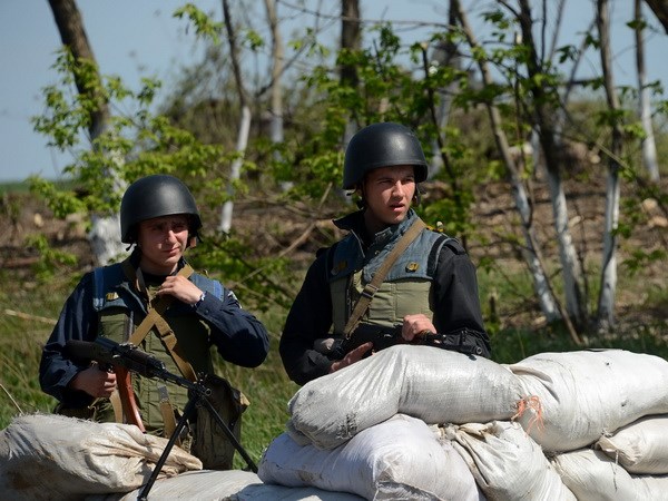 Phái viên OSCE đến Slavyansk giải cứu 8 quan sát viên bị bắt