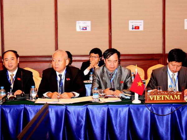 Quốc hội Việt-Lào-Campuchia tăng giám sát ngân sách