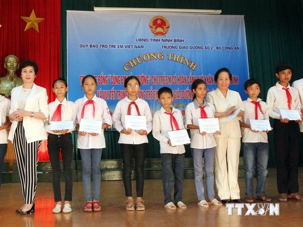 Quỹ Tấm lòng vàng hỗ trợ hơn 1,3 tỷ đồng tới học sinh nghèo