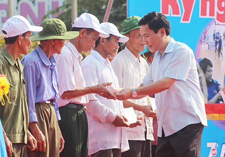 Ra quân Chiến dịch thanh niên tình nguyện hè 2015 