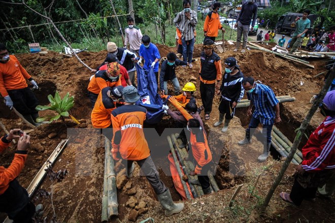 Số nạn nhân thiệt mạng trong vụ lở đất tại Indonesia tiếp tục tăng