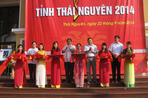 Trao giải cuộc thi sáng tác và Triển lãm ảnh nghệ thuật Sắc màu cuộc sống 